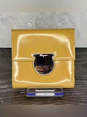 Salvatore Ferragamo Tan Patent Leather Wallet | Gancini Logo | Made in Italy